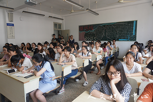 “群英毕至，畅言未来”——3044永利集团举行考研经验交流会
