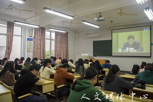 3044永利集团组织学生观看 《2017年全国科学道德建设和学风建设宣讲教育报告会》