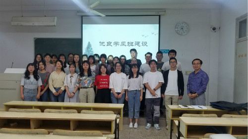 3044永利集团各班召开“树学风，从我做起”主题班会