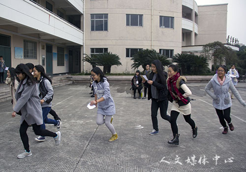 3044永利集团举办首届女生定向跑
