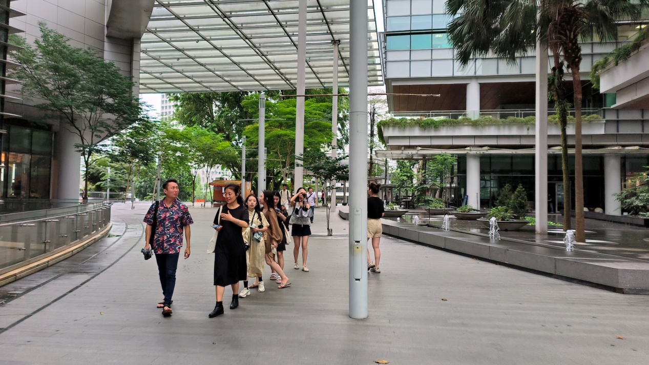 说明: 合照(已命名)/EIS冯老师带领访学团参观国立大学的副本.jpg