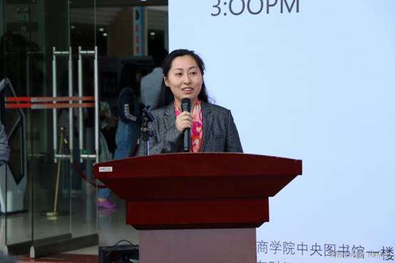 教师代表向潇潇老师发言